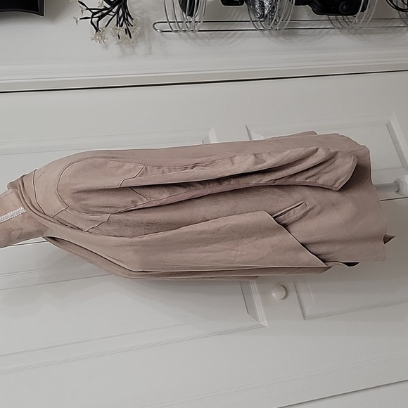 BlankNYC, Size M, Faux Suede Wrap Jacket / Shawl / Cardigan. Excellent Cond. - Picture 3 of 10